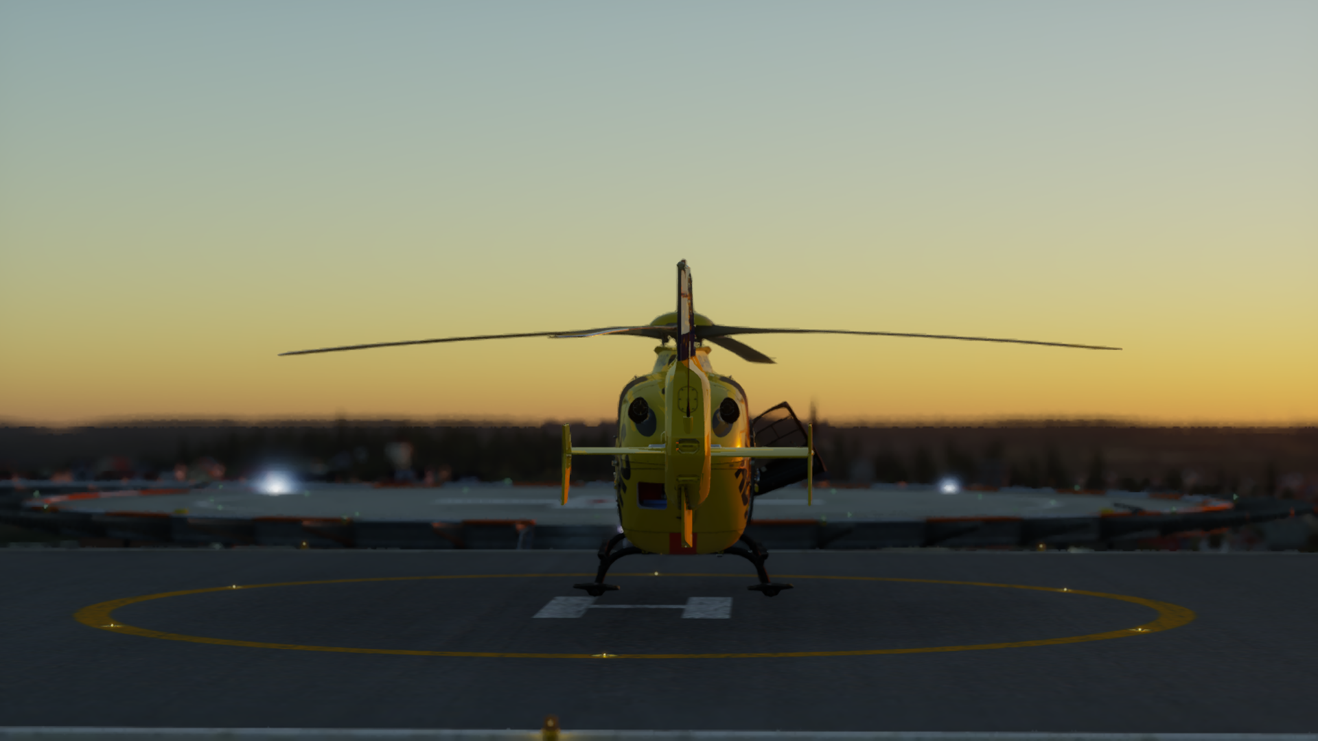 EC 135 V5 als Christoph 40 am Dachlandeplatz